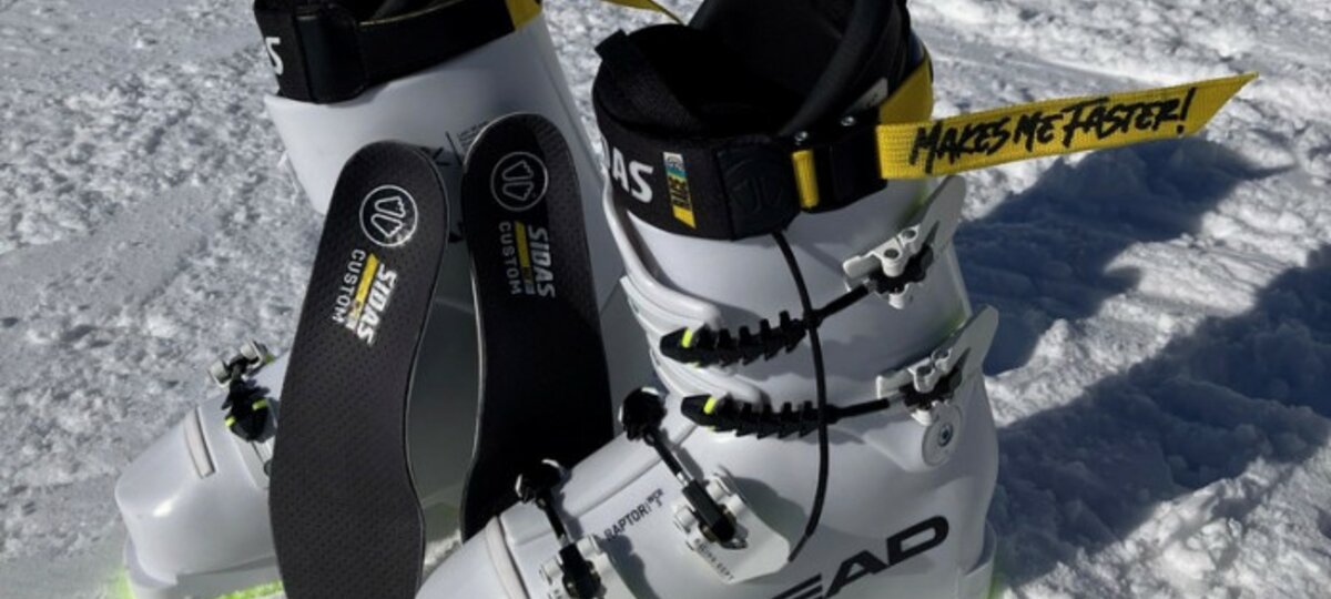 RECENZE: Jak Sidas závodní vložky do lyžařských bot a Power Strap vylepší váš lyžařský styl a zážitek na svahu