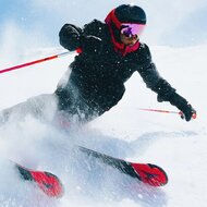 Jak si vybrat sjezdové lyže: Kompletní průvodce pro začátečníky i pokročilé