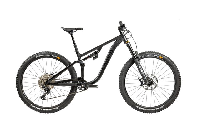 PELLS Tarpan AM 2 Black