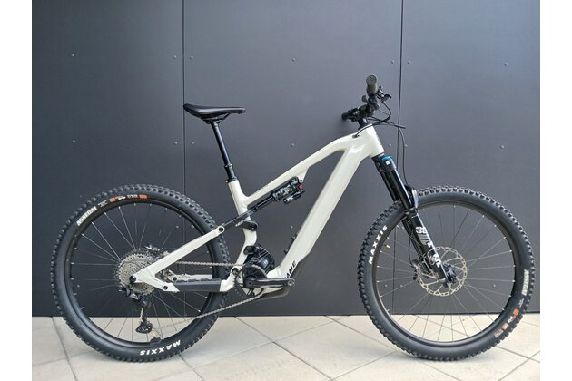 MOUSTACHE Samedi 29 Game 160.7 750 Moon Landing