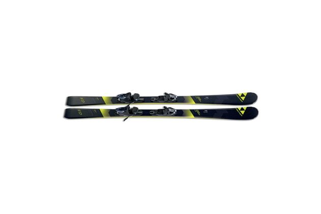 Sjezdové lyže FISCHER PROGRESSOR F17, model 2017/18 (set s vázáním)